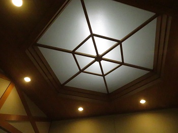 ４