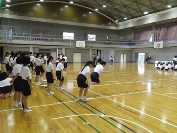 ４